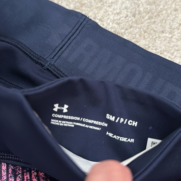 UA Under Armour HeatGear Reversible 2 Sided 7/8 Crop Compression Leggings - Picture 5 of 9